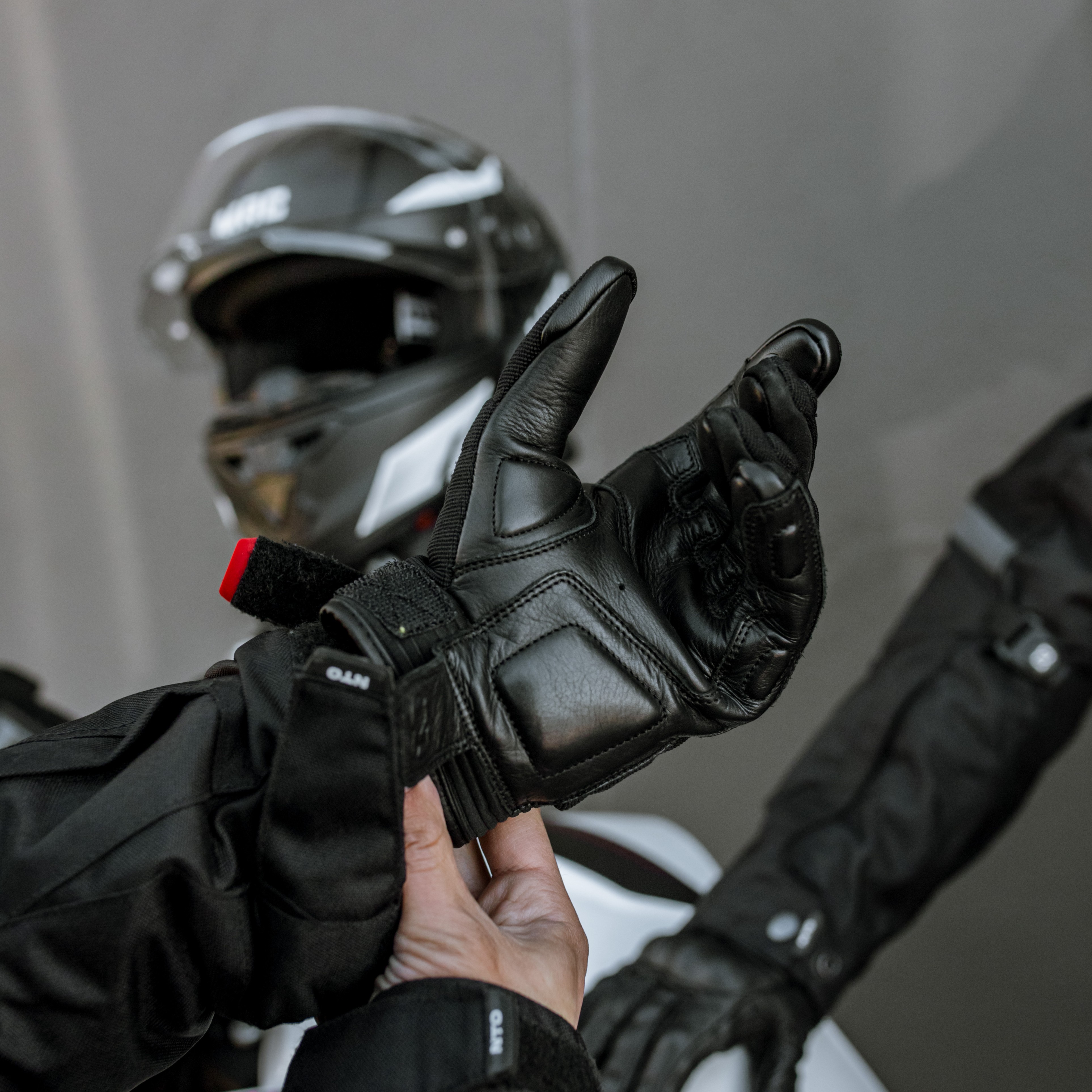 Guante NTO Ruby Evo Mujer Negro